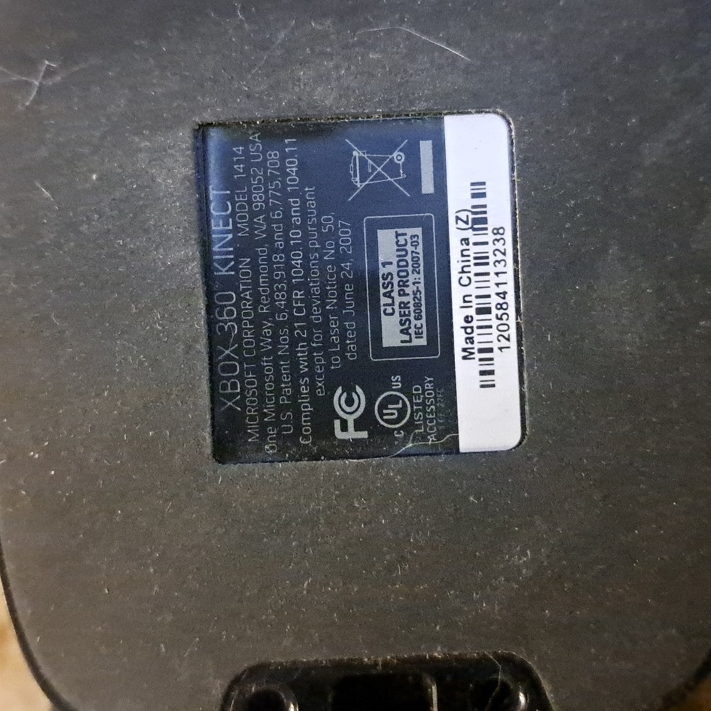 Xbox 360 Kinect Sensor & Kinect SPORTS game - Picture 4 of 11